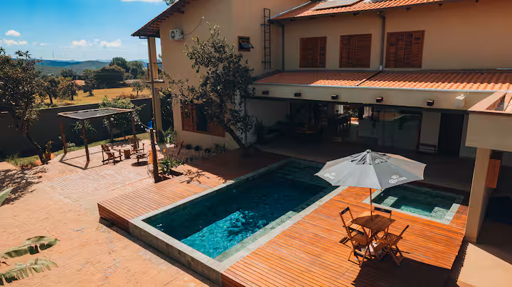 Piscina e Jacuzzi - Imagem 1