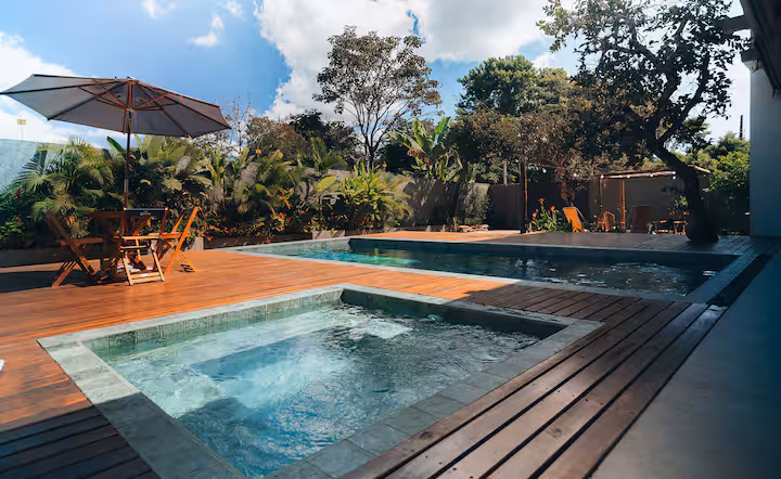 Piscina e Jacuzzi - Imagem 3