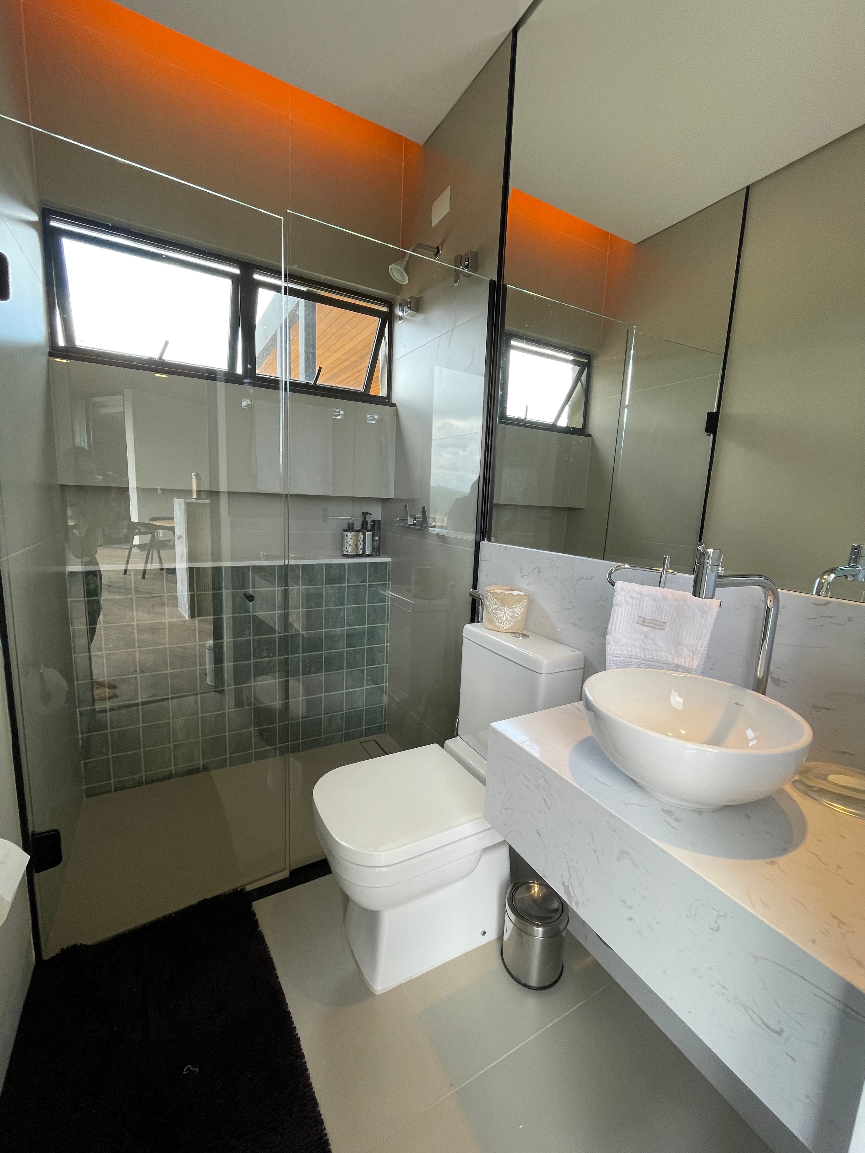 Banheiro externo - Imagem 1